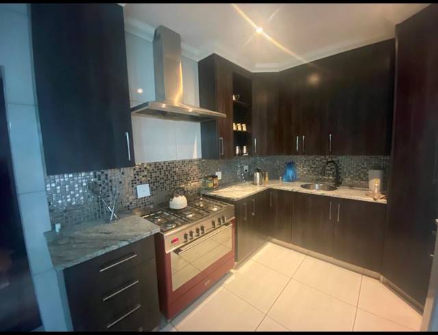 6 BEDROOM HOUSE FOR SALE IN DENNESIG